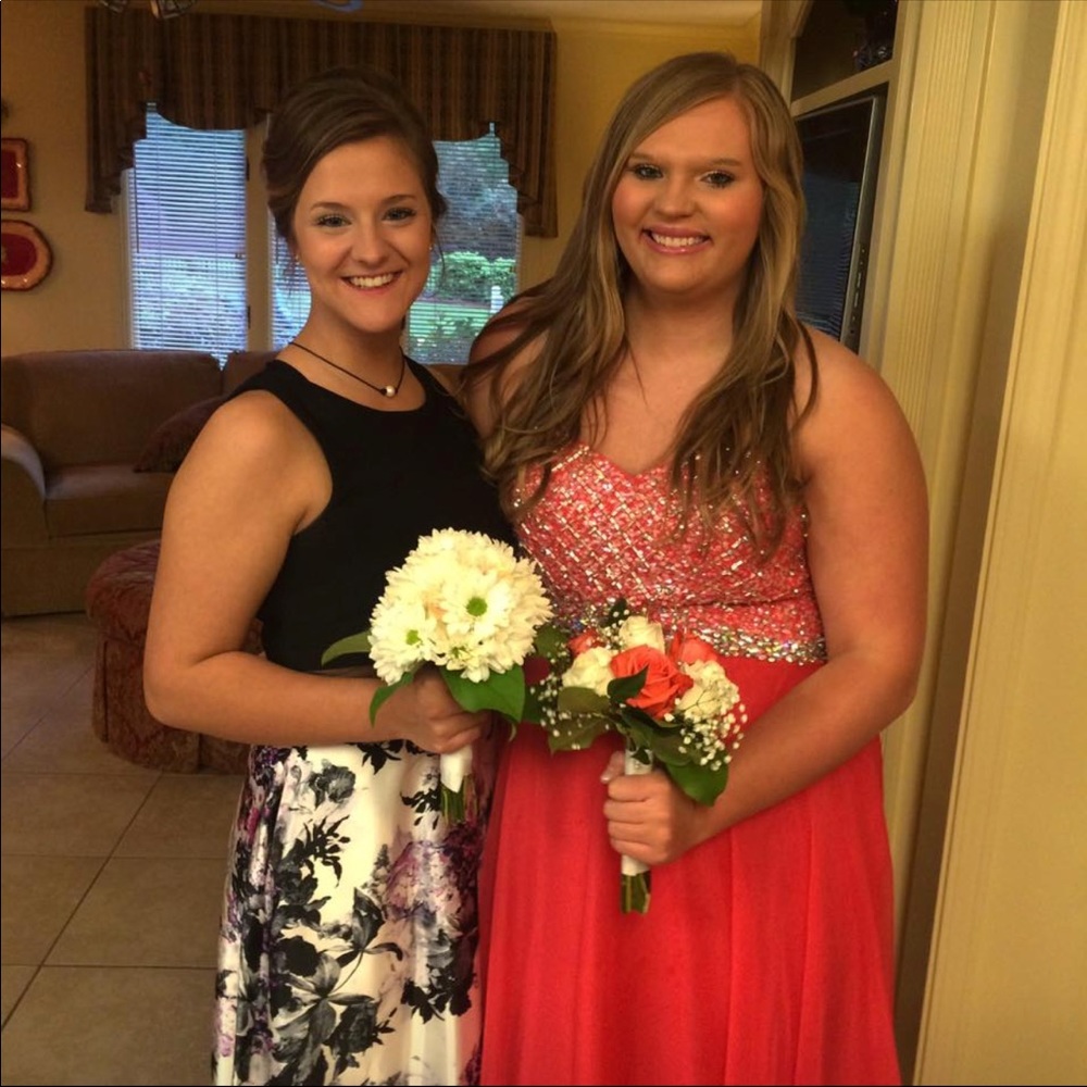 PROM DRESS - Picture 2 of 4